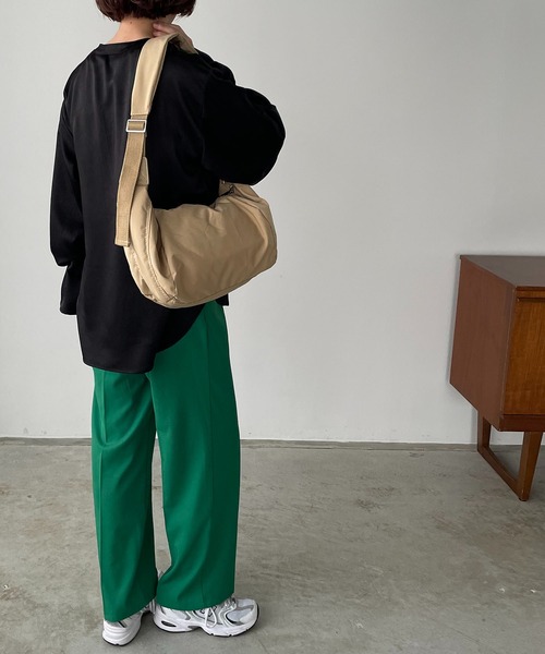 210nouve（トゥージュヌーブ）の「ナイロンカラーショルダーバッグ（ショルダーバッグ・レディース・ホワイト/ブラック/グリーン/ベージュ/ピンク・FREE）」の14枚目の写真