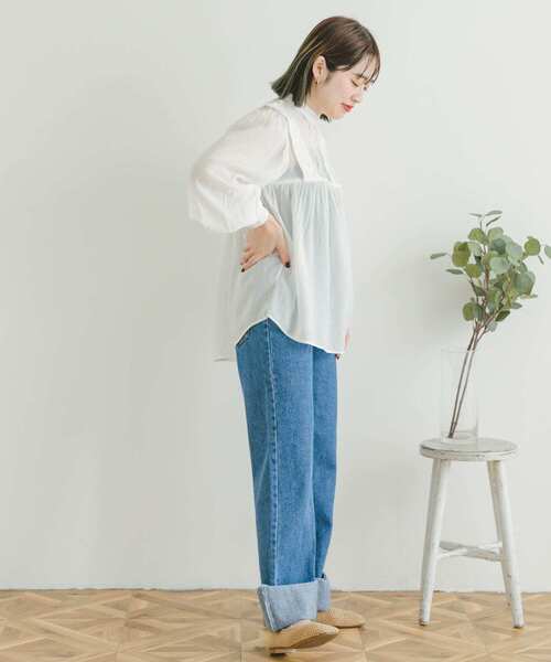 ITEMS URBANRESEARCH（アイテムズ アーバンリサーチ）の「ショルダータックシシュウブラウス（シャツ/ブラウス・レディース・ホワイト/ブラック/ベージュ・FREE）」の5枚目の写真