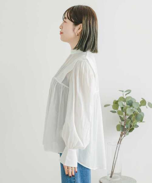 ITEMS URBANRESEARCH（アイテムズ アーバンリサーチ）の「ショルダータックシシュウブラウス（シャツ/ブラウス・レディース・ホワイト/ブラック/ベージュ・FREE）」の7枚目の写真