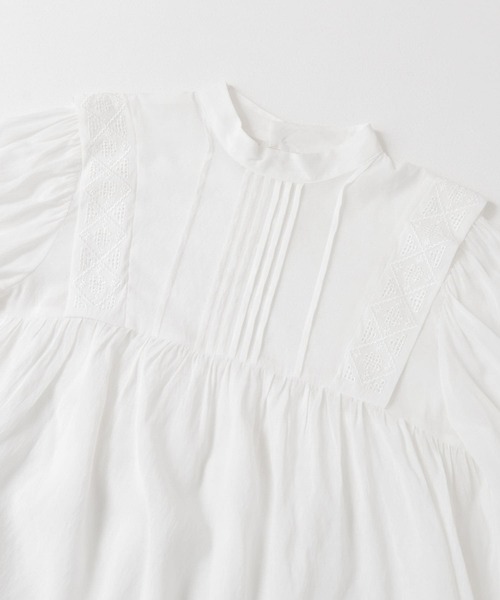 ITEMS URBANRESEARCH（アイテムズ アーバンリサーチ）の「ショルダータックシシュウブラウス（シャツ/ブラウス・レディース・ホワイト/ブラック/ベージュ・FREE）」の18枚目の写真