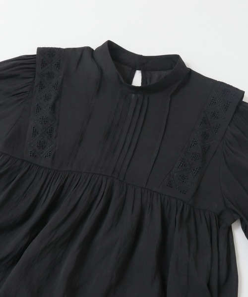 ITEMS URBANRESEARCH（アイテムズ アーバンリサーチ）の「ショルダータックシシュウブラウス（シャツ/ブラウス・レディース・ホワイト/ブラック/ベージュ・FREE）」の8枚目の写真