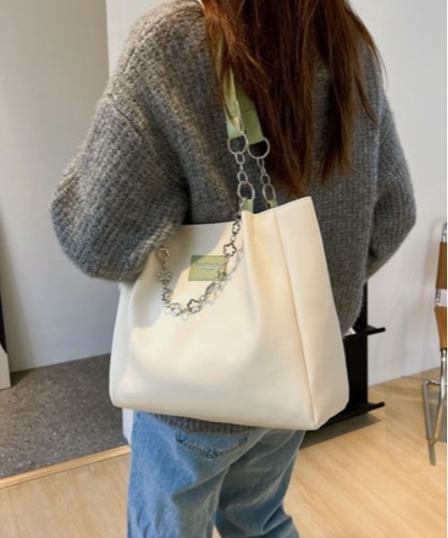 TABI PAL(タビパル)の「ニューレザー ショルダーバッグ ハンドバッグ(ショルダーバッグ・レディース・A/B/E/D/C・FREE)」の4枚目の写真