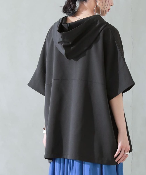 osharewalker（オシャレウォーカー）の「【廃盤】『異素材スタンドフード半端袖パーカー』（パーカー・レディース・ブラック/ベージュ・FREE）」の5枚目の写真