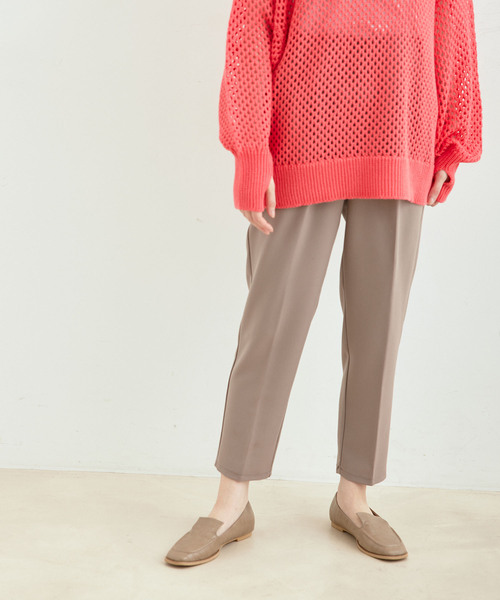 Jayro(ジャイロ)の「センタープレステーパードパンツ(スラックス・レディース・ブルー/グリーン/ピンク/ホワイト系その他/ダークブラウン/ブラック・L/M)」の4枚目の写真