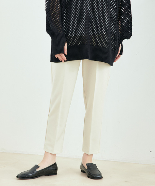 Jayro(ジャイロ)の「センタープレステーパードパンツ(スラックス・レディース・ブルー/グリーン/ピンク/ホワイト系その他/ダークブラウン/ブラック・L/M)」の2枚目の写真