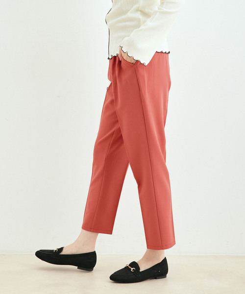 Jayro(ジャイロ)の「センタープレステーパードパンツ(スラックス・レディース・ブルー/グリーン/ピンク/ホワイト系その他/ダークブラウン/ブラック・L/M)」の1枚目の写真