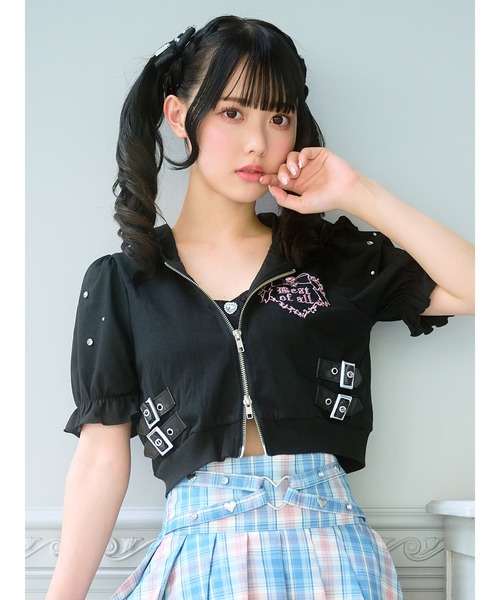 Ank Rouge（アンクルージュ）の「ロゴ刺しゅうキラキラショート 