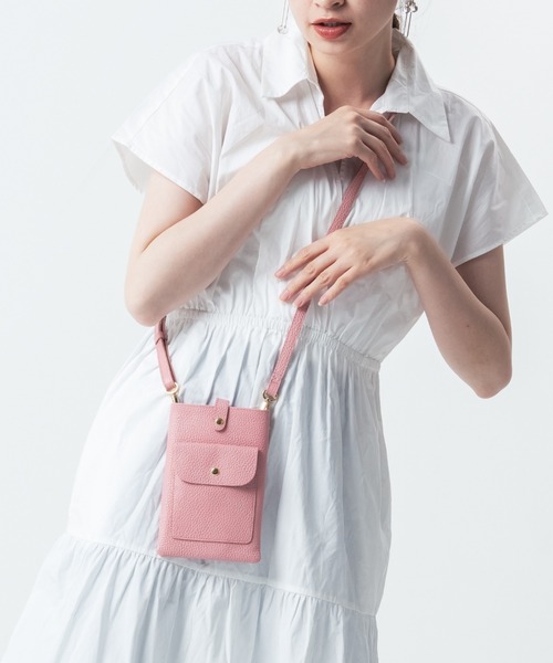 MURA(ムラ)の「フルグレイン シュリンクレザー スナップボタン スマホショルダーバッグ(ショルダーバッグ・レディース・ダークブラウン/チャコールグレー/ピンク/ブラック/ライトグレー・FREE)」の5枚目の写真