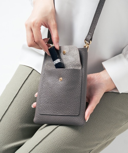 MURA(ムラ)の「フルグレイン シュリンクレザー スナップボタン スマホショルダーバッグ(ショルダーバッグ・レディース・ダークブラウン/チャコールグレー/ピンク/ブラック/ライトグレー・FREE)」の15枚目の写真