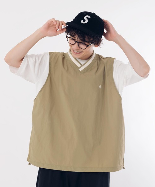 MUHET(ミュエータ)の「ドロストナイロンベスト(ベスト・レディース・ベージュ/カーキ/ブラック・MEDIUM/X-LARGE)」の2枚目の写真