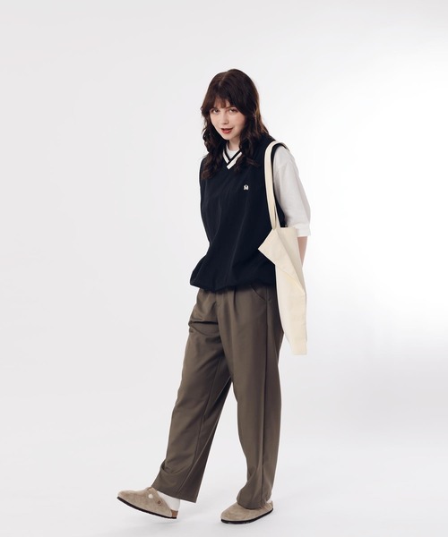 MUHET(ミュエータ)の「ドロストナイロンベスト(ベスト・レディース・ベージュ/カーキ/ブラック・MEDIUM/X-LARGE)」の11枚目の写真