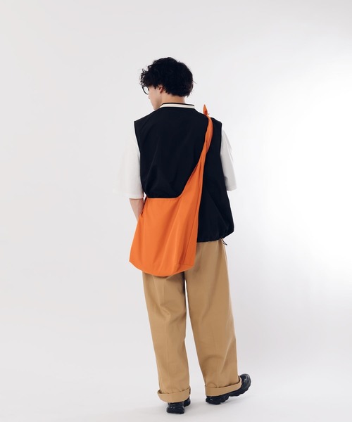 MUHET(ミュエータ)の「ドロストナイロンベスト(ベスト・レディース・ベージュ/カーキ/ブラック・MEDIUM/X-LARGE)」の17枚目の写真
