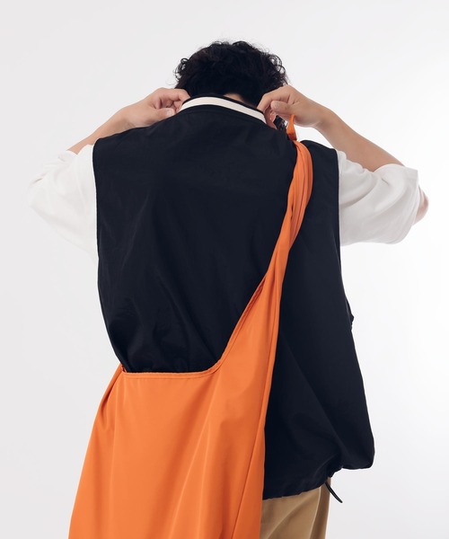 MUHET(ミュエータ)の「ドロストナイロンベスト(ベスト・レディース・ベージュ/カーキ/ブラック・MEDIUM/X-LARGE)」の14枚目の写真