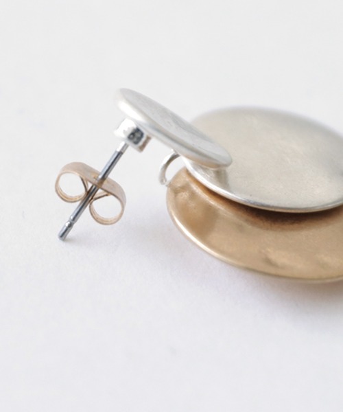 antiqua（アンティカ）の「マットサークルピアス（ピアス（両耳用）・レディース・ゴールド/シルバー・FREE）」の6枚目の写真