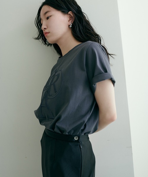 LARUTA(ラルータ)の「【LARUTA】厚盛ロゴ刺繍T(Tシャツ/カットソー・レディース・チャコールグレー/ブラウン/ベージュ/オフホワイト・FREE)」の10枚目の写真