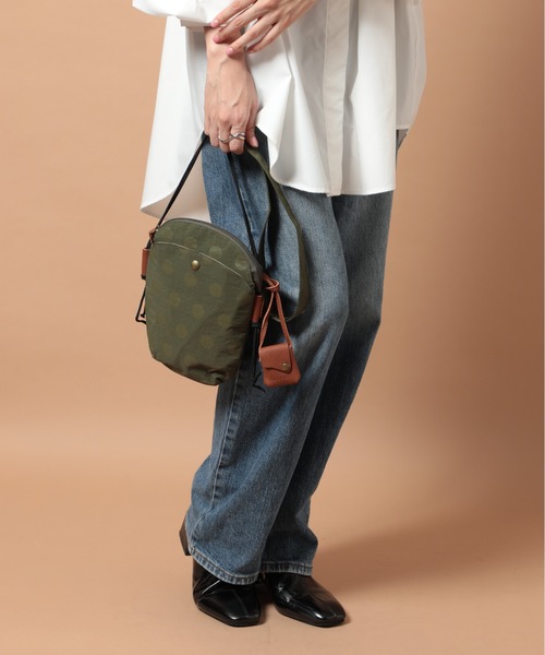 toleur（トーラ）の「【toleur】ナイロンドットミニサコッシュ 11859（ショルダーバッグ・レディース・ブラック/キャメル/カーキ/グレイッシュベージュ/パープル/マスタード/ライトグリーン/アイボリー/ライトグレー・FREE）」の20枚目の写真