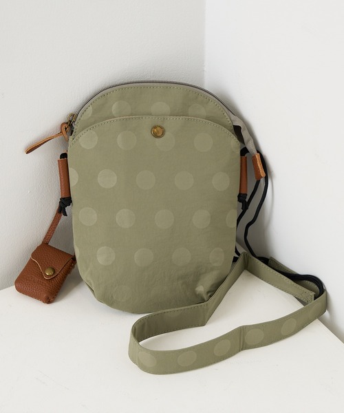 toleur（トーラ）の「【toleur】ナイロンドットミニサコッシュ 11859（ショルダーバッグ・レディース・ブラック/キャメル/カーキ/グレイッシュベージュ/パープル/マスタード/ライトグリーン/アイボリー/ライトグレー・FREE）」の10枚目の写真