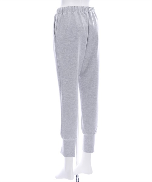clear（クリア）の「裾スリットピンタックイージースウェットパンツ[低身長用サイズ有]≪2024AW≫（スウェットパンツ・レディース・ブラック/グレイッシュベージュ/グレー・F/XS）」の6枚目の写真