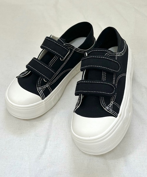 Cham.(チャム)の「ダブルベルトキャンバススニーカー(スニーカー・レディース・レッド/ベージュ/ブラック・23.5/24/24.5/22.5/23)」の2枚目の写真