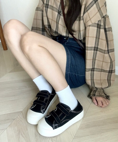 Cham.(チャム)の「ダブルベルトキャンバススニーカー(スニーカー・レディース・レッド/ベージュ/ブラック・23.5/24/24.5/22.5/23)」の4枚目の写真