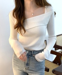 韓国風デコルテ見せニット