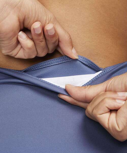 NIKE（ナイキ）の「ナイキ ワン ウィメンズ Therma-FIT ハイウエスト 7/8 レギンス / Nike One Women's Therma-FIT High-Waisted 7/8 Leggings＜XS-XL 展開＞（レギンス/スパッツ・レディース・グレイッシュブルー/ブラック・L/S/XS/M/XL）」の10枚目の写真