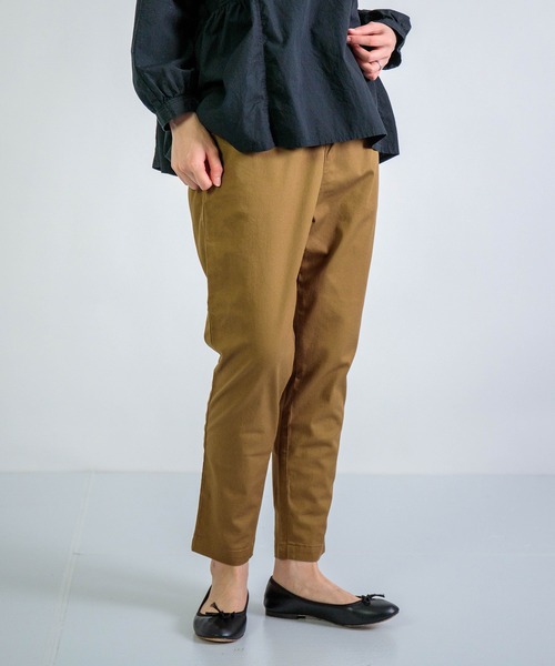 D.M.G.（ドミンゴ）の「[D.M.G. / ディーエムジー] コットンリネンツイルストレッチ ジョガーパンツ（チノパンツ・レディース・ナチュラル/ターコイズブルー/ブラウン/ブラック・M/S）」の20枚目の写真