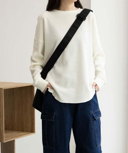 NAVY(ネイビー)の「NAVY ベーシック ワッフル長袖Tシャツ ロンT(Tシャツ/カットソー・レディース・オフホワイト/ベージュ/イエロー系その他/スミクロ・L/M/S/XL)」の2枚目の写真
