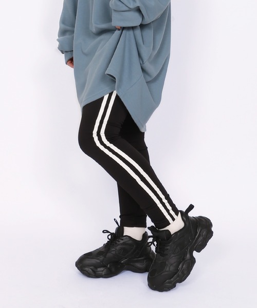 PUNYUS(プニュズ)の「裏起毛ラインレギンスパンツ(レギンス/スパッツ・レディース・ホワイト/パープル・1/2/4/3)」の1枚目の写真