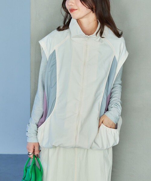 FREAK'S STORE（フリークスストア）の「WEB限定　カラースイッチング ベスト（ナイロンベスト）（ナイロンジャケット・レディース・オフホワイト/ブラック/ベージュ・ﾌﾘ-）」の6枚目の写真