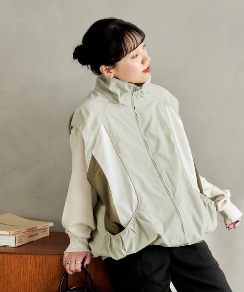 FREAK'S STORE（フリークスストア）の「WEB限定　カラースイッチング ベスト（ナイロンベスト）（ナイロンジャケット・レディース・オフホワイト/ブラック/ベージュ・ﾌﾘ-）」の12枚目の写真