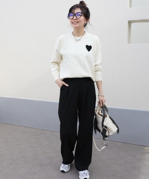 La-gemme（ラジェム）の「ハートロゴニットプルオーバー（ニット/セーター・レディース・アイボリー/グレー/ブラック/モカ/ネイビー・フリー）」の6枚目の写真