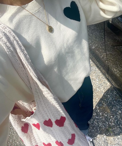 La-gemme（ラジェム）の「ハートロゴニットプルオーバー（ニット/セーター・レディース・アイボリー/グレー/ブラック/モカ/ネイビー・フリー）」の11枚目の写真