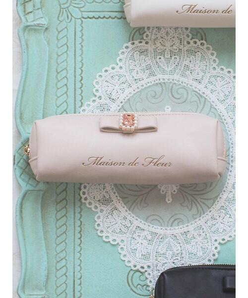 Maison de FLEUR（メゾンドフルール）の「パールビジュー合皮リボンロングポーチ（ポーチ・レディース・アイボリー/ブラック/ピンクベージュ・FREE）」の3枚目の写真
