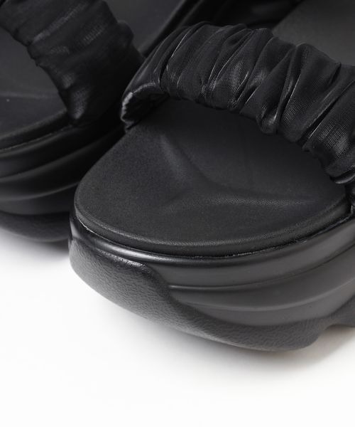 mysty woman(ミスティウーマン)の「ギャザースニーカーサンダル 996697(サンダル・レディース・ブラック/オフホワイト・MEDIUM/LARGE)」の11枚目の写真