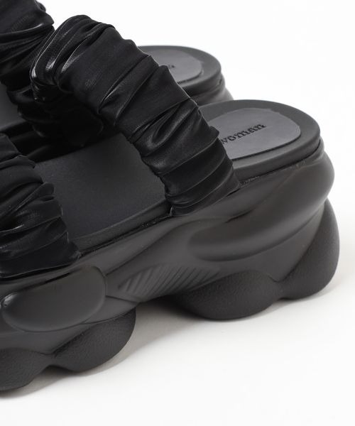 mysty woman(ミスティウーマン)の「ギャザースニーカーサンダル 996697(サンダル・レディース・ブラック/オフホワイト・MEDIUM/LARGE)」の12枚目の写真