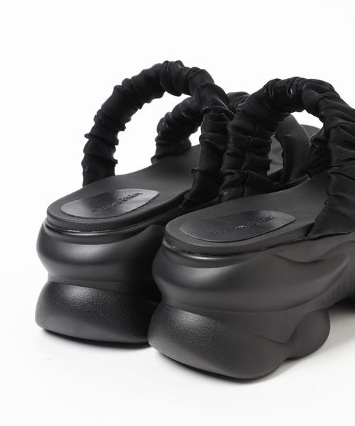 mysty woman(ミスティウーマン)の「ギャザースニーカーサンダル 996697(サンダル・レディース・ブラック/オフホワイト・MEDIUM/LARGE)」の14枚目の写真