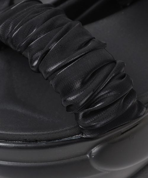 mysty woman(ミスティウーマン)の「ギャザースニーカーサンダル 996697(サンダル・レディース・ブラック/オフホワイト・MEDIUM/LARGE)」の15枚目の写真