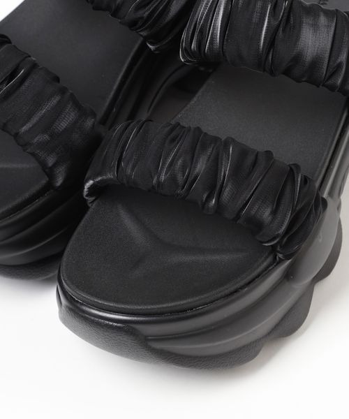 mysty woman(ミスティウーマン)の「ギャザースニーカーサンダル 996697(サンダル・レディース・ブラック/オフホワイト・MEDIUM/LARGE)」の7枚目の写真