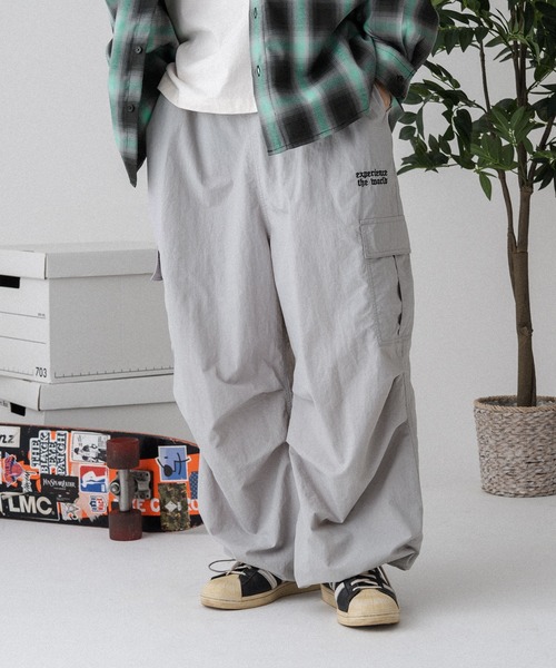 kutir(クティール)の「ナイロンカーゴワイドパンツ(セットアップ着用可能)(カーゴパンツ・メンズ・チャコールグレー/ブラック/ライトグレー/ネイビー・MEDIUM/SMALL/LARGE)」の20枚目の写真