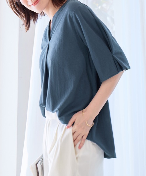 alotta(アロッタ)の「スキッパータック袖ブラウスカットソー(Tシャツ/カットソー・レディース・ブルー/ホワイト/ブラック/ライラック/ダークラベンダー・M/L/LL/3L)」の20枚目の写真