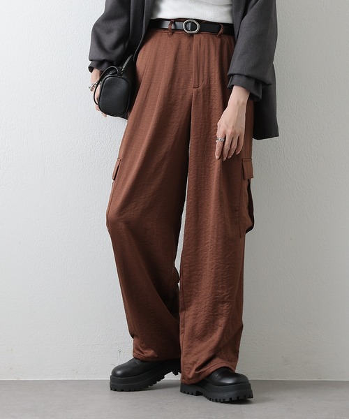 COLONY 2139（コロニートゥーワンスリーナイン）の「リバイバル・新色追加 / サテンカーゴパンツ（カーゴパンツ・レディース・オフホワイト/グレー/グレイッシュベージュ/チャコールグレー/ブラウン・FREE）」の4枚目の写真