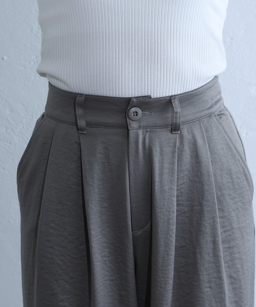 COLONY 2139（コロニートゥーワンスリーナイン）の「リバイバル・新色追加 / サテンカーゴパンツ（カーゴパンツ・レディース・オフホワイト/グレー/グレイッシュベージュ/チャコールグレー/ブラウン・FREE）」の8枚目の写真