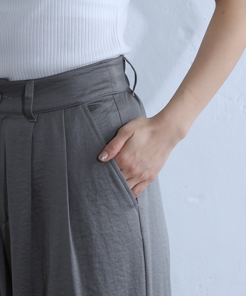 COLONY 2139（コロニートゥーワンスリーナイン）の「リバイバル・新色追加 / サテンカーゴパンツ（カーゴパンツ・レディース・オフホワイト/グレー/グレイッシュベージュ/チャコールグレー/ブラウン・FREE）」の9枚目の写真