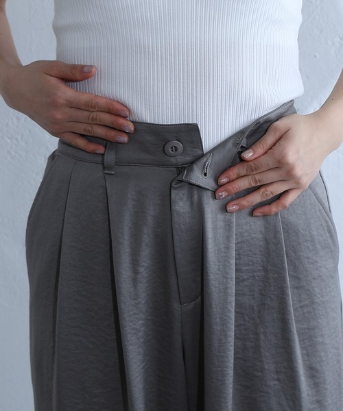 COLONY 2139（コロニートゥーワンスリーナイン）の「リバイバル・新色追加 / サテンカーゴパンツ（カーゴパンツ・レディース・オフホワイト/グレー/グレイッシュベージュ/チャコールグレー/ブラウン・FREE）」の14枚目の写真