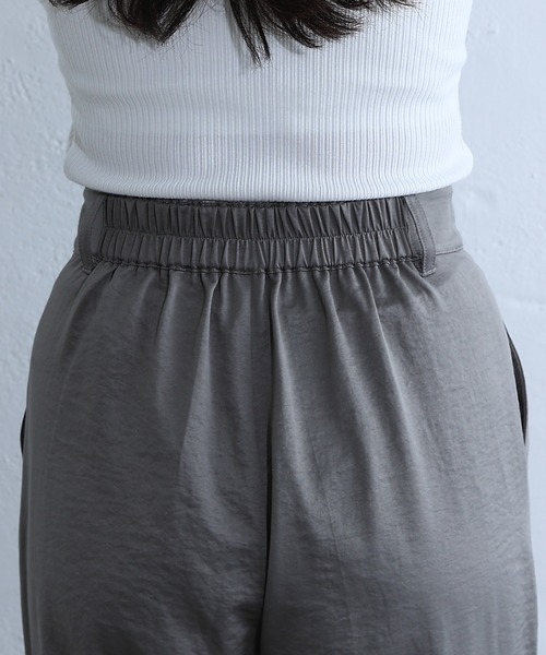 COLONY 2139（コロニートゥーワンスリーナイン）の「リバイバル・新色追加 / サテンカーゴパンツ（カーゴパンツ・レディース・オフホワイト/グレー/グレイッシュベージュ/チャコールグレー/ブラウン・FREE）」の7枚目の写真