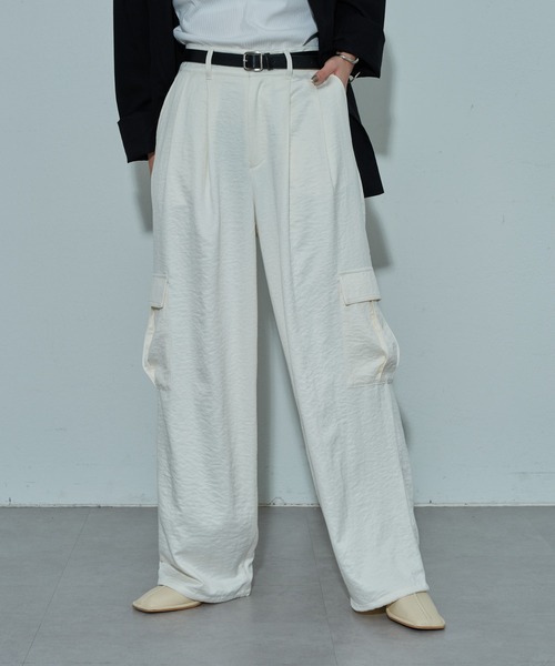 COLONY 2139（コロニートゥーワンスリーナイン）の「リバイバル・新色追加 / サテンカーゴパンツ（カーゴパンツ・レディース・オフホワイト/グレー/グレイッシュベージュ/チャコールグレー/ブラウン・FREE）」の17枚目の写真