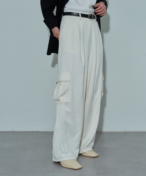 COLONY 2139（コロニートゥーワンスリーナイン）の「リバイバル・新色追加 / サテンカーゴパンツ（カーゴパンツ・レディース・オフホワイト/グレー/グレイッシュベージュ/チャコールグレー/ブラウン・FREE）」の19枚目の写真