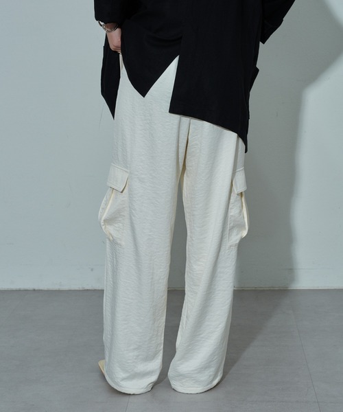 COLONY 2139（コロニートゥーワンスリーナイン）の「リバイバル・新色追加 / サテンカーゴパンツ（カーゴパンツ・レディース・オフホワイト/グレー/グレイッシュベージュ/チャコールグレー/ブラウン・FREE）」の20枚目の写真