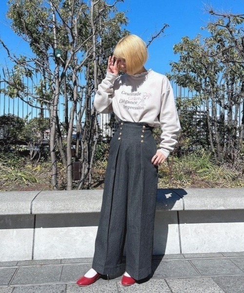 an another angelus(アンアナザーアンジェラス)の「フラワーランゲージロゴプリントカットソー/ananotherangelus/fint フィント(Tシャツ/カットソー・レディース・ライトグリーン/オフホワイト/グレイッシュベージュ・FREE)」の12枚目の写真